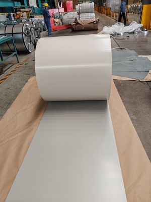 acheter 1.2 mm bobine d'acier de couleur prépeinte avec 180 ‰ 320 MPa résistance au rendement et 10 ‰ 25 μm revêtement supérieur pour les panneaux de clôture online manufacture