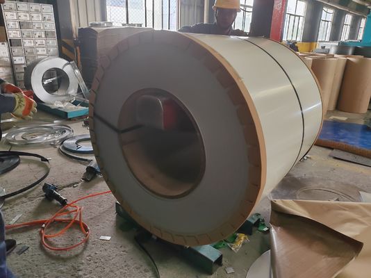 acheter Bobine d'acier prélaqué de 1250 mm avec une limite d'élasticité de 180-320 MPa et un revêtement PE / SMP / HDP / PVDF pour panneaux extérieurs online manufacture