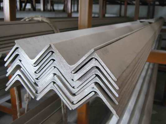 acheter Angle en acier ASTM A36 EN 10025 S275JR Q235 avec angle égal ou inégal personnalisé online manufacture