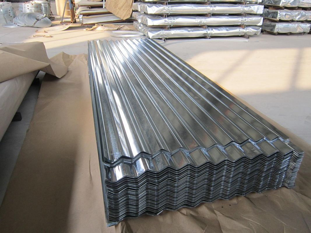 AS 1397 G550 tôle de toiture galvanisée ondulée de 1050 mm de largeur effective pour les toits et les murs industriels