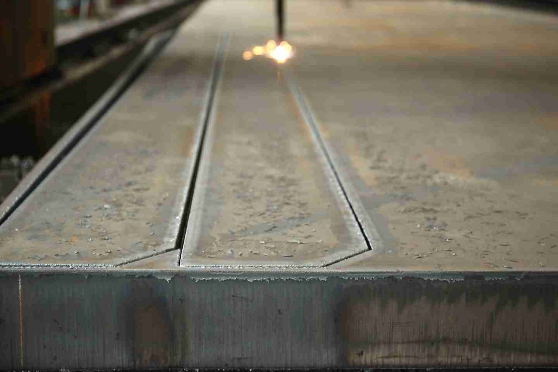 Parties de tôles d'acier à découpe laser de haute précision pour machines de découpe de métaux et équipements industriels