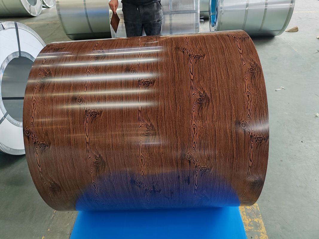 Coil d'acier de couleur prépeint de 1250 mm avec revêtement PE / SMP / HDP / PVDF et peinture supérieure de 10 25 μm pour les applications de toiture et de panneaux