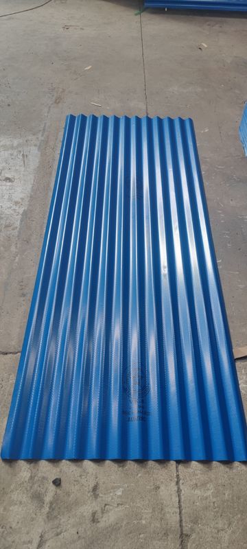 Tôles de toiture ondulées en acier DX51D Z120 de 0,50 mm pour toitures industrielles et résidentielles