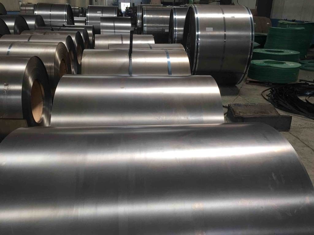 Coil en acier au silicium non orienté H50W1300 H50W800 Coil en acier électrique de 1200 mm / 1220 mm de largeur