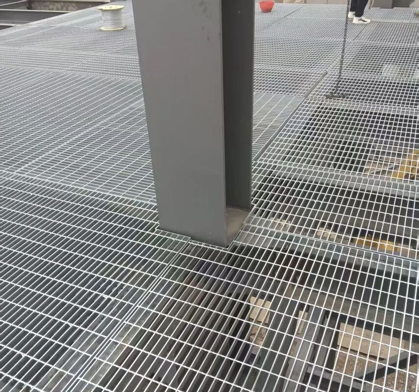 30×4mm Hot Dipped Galvanized Steel Bar Grating for Medium Load Industrial Flooring