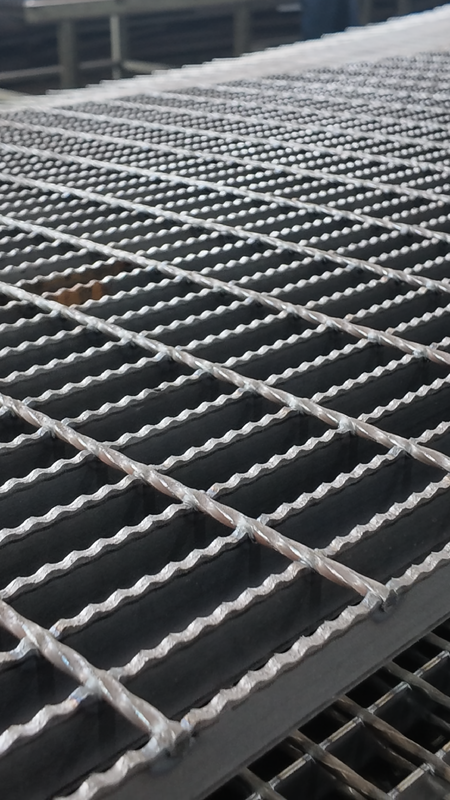 30 × 3 mm galvanisée à chaud à barres d'acier dentelées