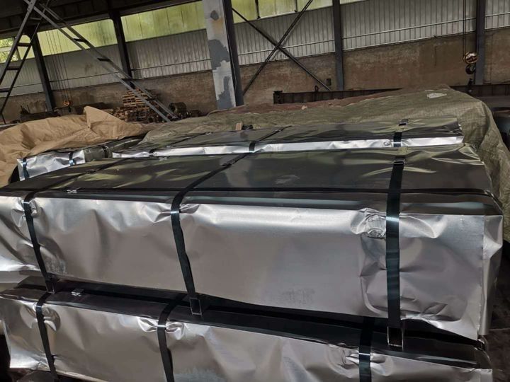 Plaques de toiture en acier ondulé, revêtues de zinc, pour toiture industrielle et commerciale