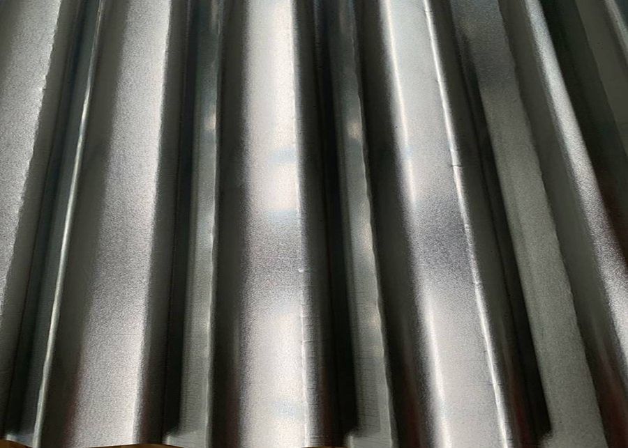 0.14mm SGCH Panneau de toiture galvanisé ondulé dur complet avec une largeur effective de 1050 mm et un revêtement en zinc de 30 ‰ 275 g / m2