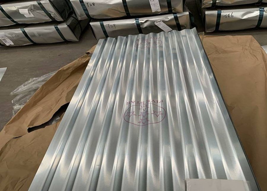 Tôle de toiture ondulée galvanisée JIS SGCC / SGCH / G550 avec une largeur effective de 650–1050 mm et une longueur allant jusqu'à 3600 mm