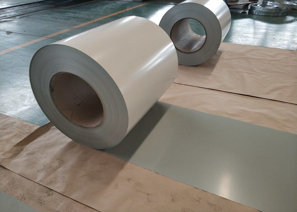 Bobines d'acier prélaqué de 750 à 1250 mm avec revêtement de zinc Z60 à Z275 pour toitures et applications de construction
