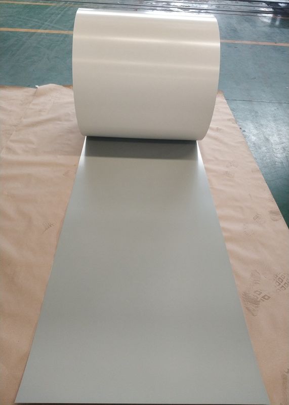 JIS G3312 PPGI bobine d'acier de couleur prépeinte avec une largeur de 1000 mm et un revêtement supérieur de 10 ‰ 20 μm pour les panneaux de toiture et de construction