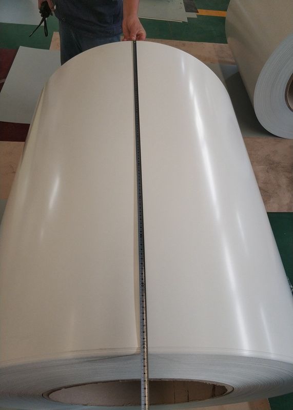 JIS G3312 PPGI bobine d'acier de couleur prépeinte avec une largeur de 1000 mm et un revêtement supérieur de 10 ‰ 20 μm pour les panneaux de toiture et de construction