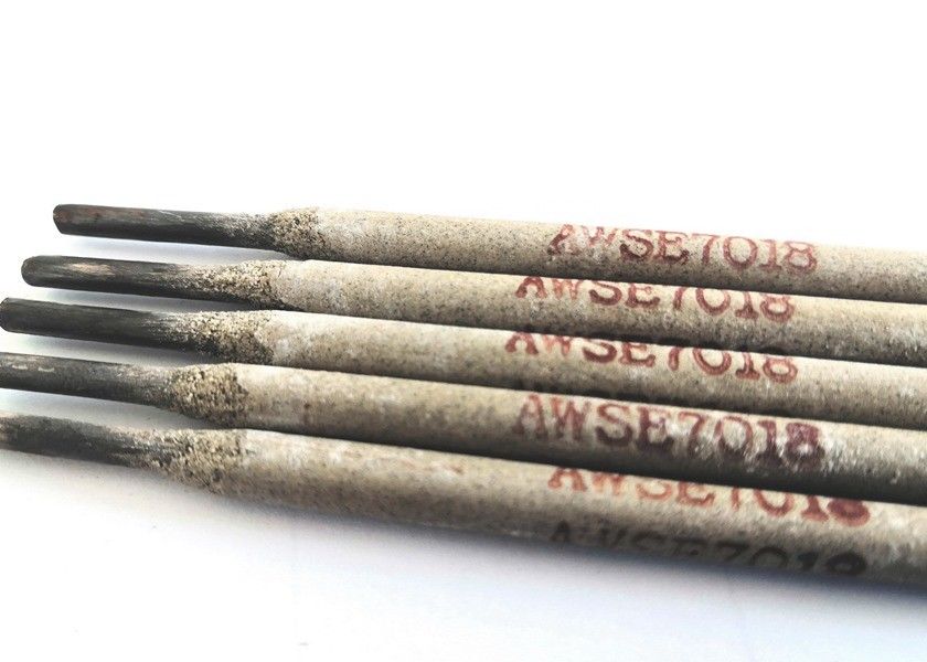 AWS E7018 électrode de soudage à faible teneur en hydrogène pour les structures en acier au carbone et en acier à faible alliage