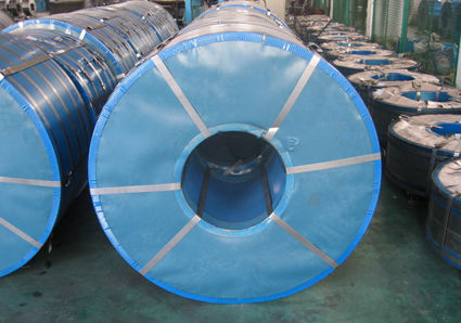 750–1250 mm Bobine d'acier galvanisé à chaud avec revêtement de zinc et surface à paillettes pour la construction et la fabrication industrielle